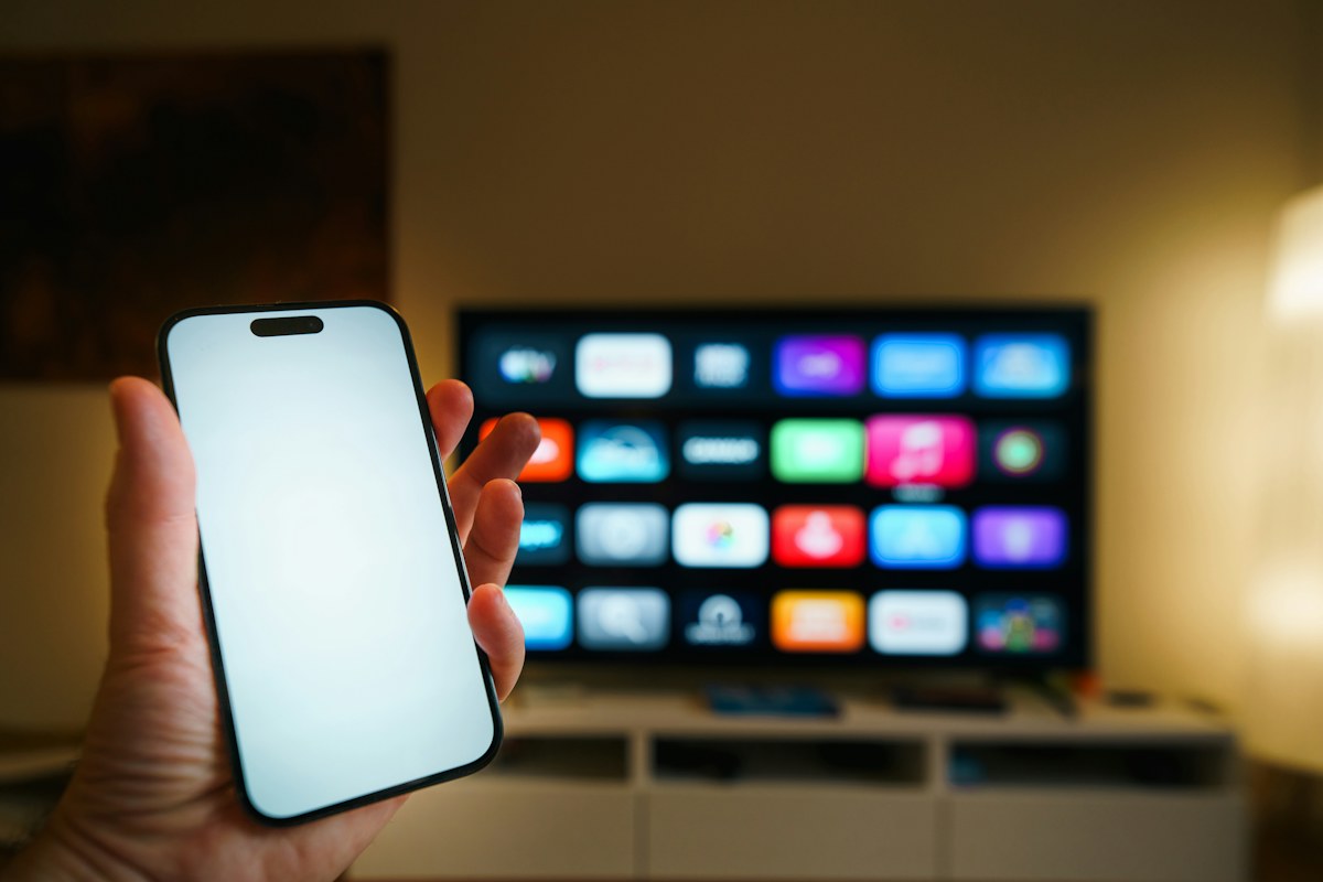 Smartfon i telewizor – konfiguracja napisów i dźwięku w odtwarzaczu IPTV